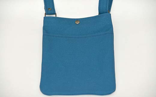 帆布 スマホショルダーバック 前ポケット付 レインブルー （８号帆布） かしわや鞄店  F3S-2470