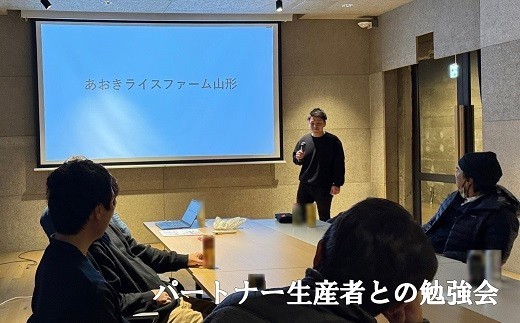 【令和8年産 新米 先行予約】 【金賞受賞農家】 《定期便12回》 特別栽培米 つや姫（玄米）5kg×12か月 《令和8年9月下旬～発送》 『あおきライスファーム』 山形南陽産 米 玄米 ご飯 農家直送 山形県 南陽市 [2630-R8]
