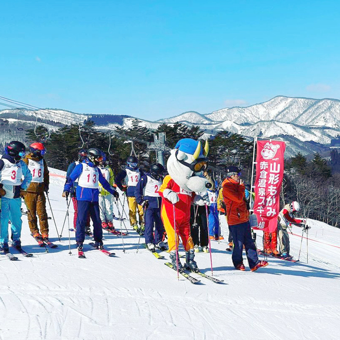 山形県最上町赤倉温泉スキー場　1日リフト券　(シニア1枚　子ども1枚)