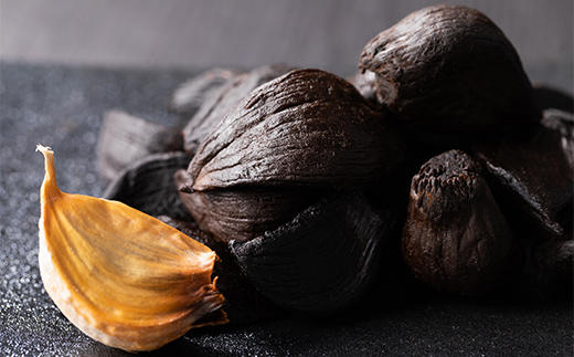 山形県 戸沢村産 自家農園育ち 最上赤にんにくの熟成黒にんにく 100g 国産 大蒜 にんにく ニンニク 野菜 自宅 家庭 F7W-0280