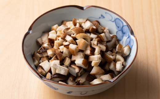 山形県 戸沢村産 乾燥 つぶつぶ 椎茸 100g(20g×5袋) 国産椎茸使用！ 小分け 個包装 菌床栽培 椎茸 しいたけ 茸 きのこ キノコ 野菜 簡単 調理 料理 カット済み 粒 保存 備蓄 自宅 家庭 F7W-0278