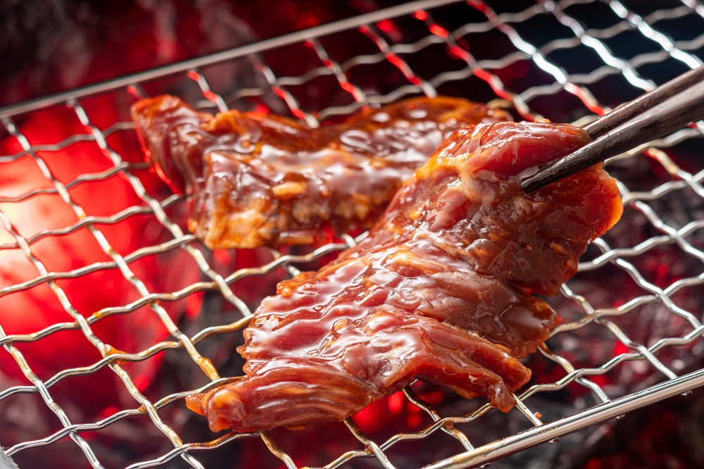 【定期便/計9回】味付き牛ハラミ　1kg(200g×5)　計9kg | 特製タレ 焼くだけ 手作業で加工 焼肉 お取り寄せ バーベキュー ふるさと納税はらみ ふるさと納税ハラミ 柔らかい やわらかい 父の日 | EQ040-1000g-t9