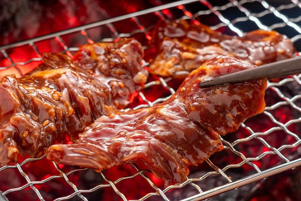 【定期便/計9回】味付き牛ハラミ　1kg(200g×5)　計9kg | 特製タレ 焼くだけ 手作業で加工 焼肉 お取り寄せ バーベキュー ふるさと納税はらみ ふるさと納税ハラミ 柔らかい やわらかい 父の日 | EQ040-1000g-t9