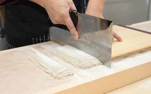 こだわり食材を使ったつけ汁・そば塩付き贈答用生蕎麦 4人前 そば 蕎麦 生麵 麺類 ※配送エリア限定品 F7X-0785