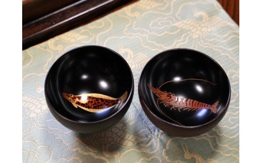 蒔絵付酒盃　２個組(ひらめ・海老のセット)　【07208-0149-1】