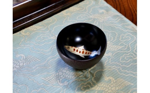 蒔絵付酒盃「やまめ」　【07208-0153】