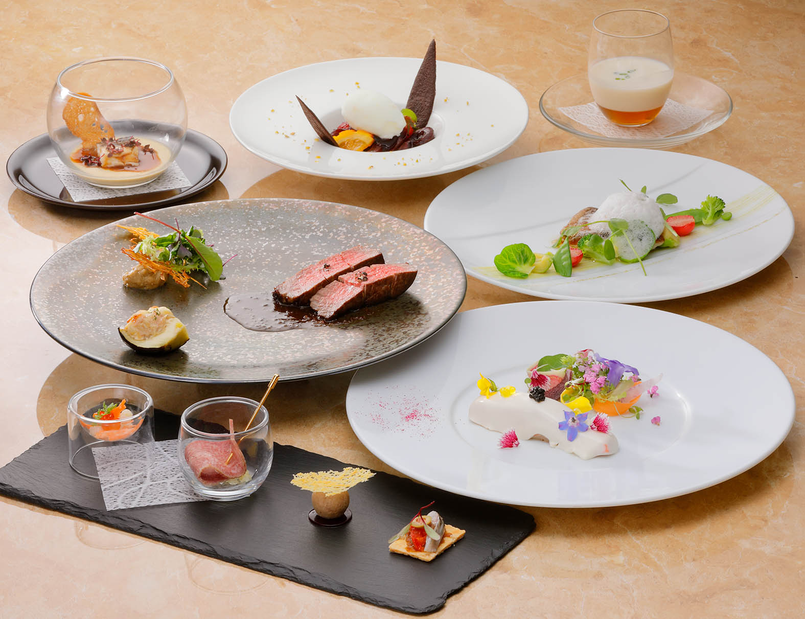 〈ふるさと納税限定プラン〉【裏磐梯高原ホテル】スイートルーム1泊2食付きペアご宿泊券 KBD001