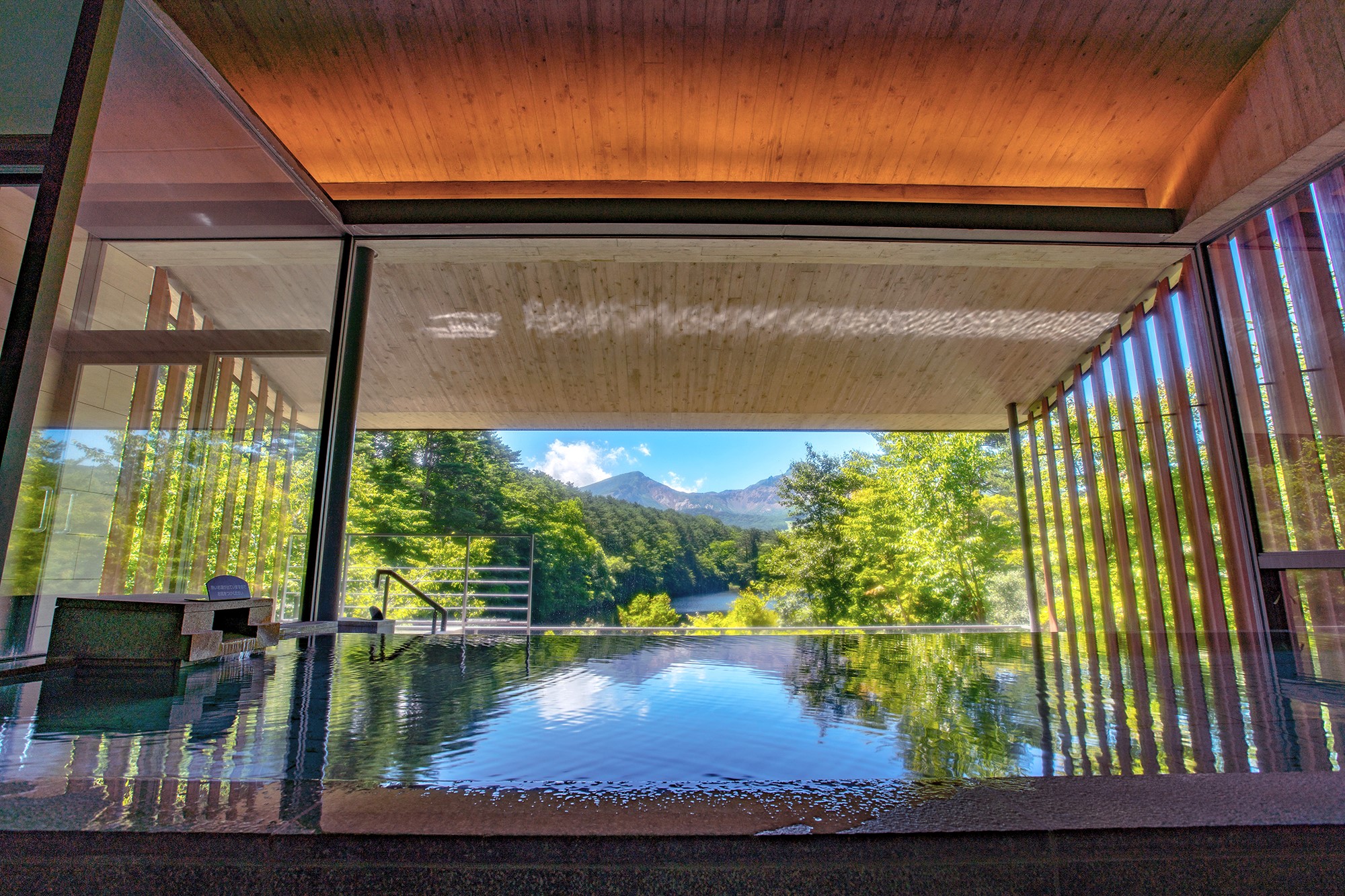 〈ふるさと納税限定プラン〉【裏磐梯高原ホテル】スイートルーム1泊2食付きペアご宿泊券 KBD001