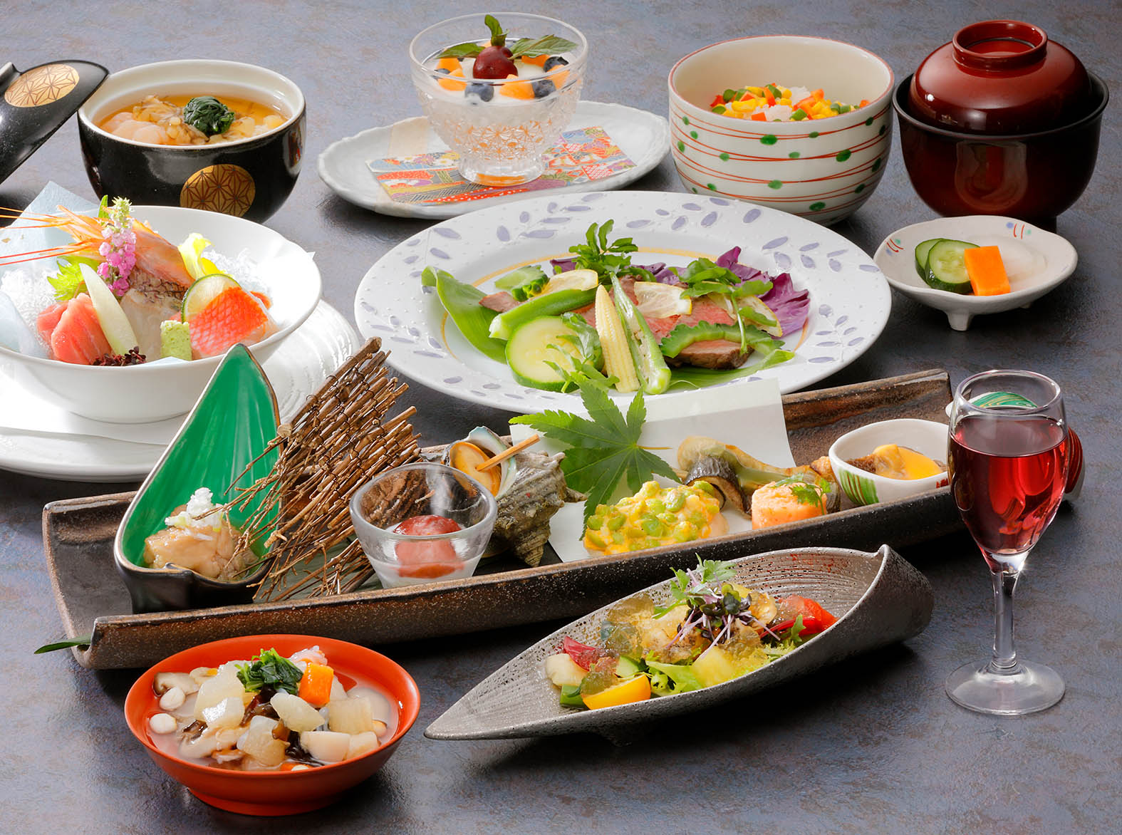 〈ふるさと納税限定プラン〉【裏磐梯高原ホテル】スイートルーム1泊2食付きペアご宿泊券 KBD001