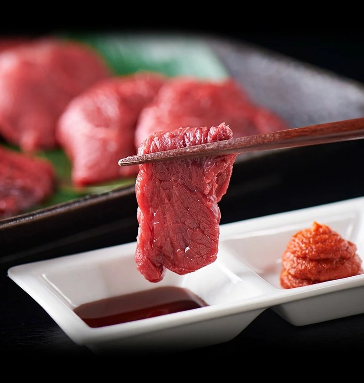 【定期便3ヶ月】国産 馬刺し ランプ（もも） 3人前（約200g） 大久保商店 (自家製にんにく辛子味噌付き) 冷凍発送 ｜ 国産 馬刺し 高級 高級部位 食べ比べ 国産馬刺し 贈答用 贈答 ギフト 人気 おすすめ ランプ もも肉 希少部位 馬肉 ギフトセット ※沖縄・離島への配送不可