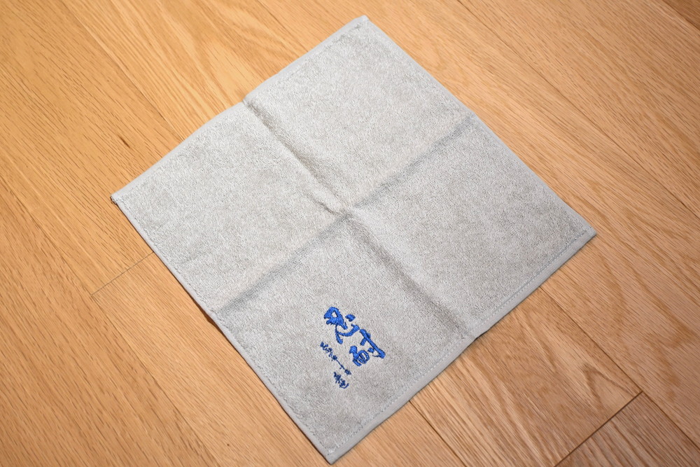 野口英世記念館 オリジナル自筆の書 「忍耐」 刺繍　今治製タオルハンカチ 2枚組 [白・グレージュ] | ここでしか手に入らない 猪苗代 福島県