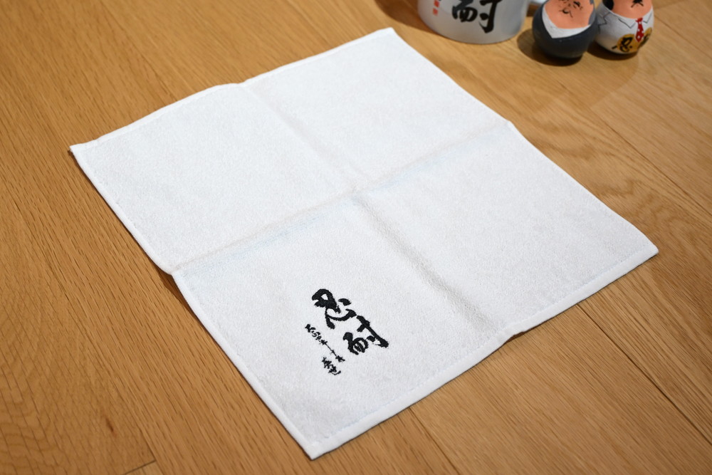 野口英世記念館 オリジナル自筆の書 「忍耐」 刺繍　今治製タオルハンカチ 2枚組 [白・グレージュ] | ここでしか手に入らない 猪苗代 福島県