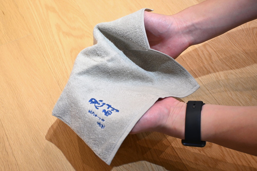 野口英世記念館 オリジナル自筆の書 「忍耐」 刺繍　今治製タオルハンカチ 2枚組 [白・グレージュ] | ここでしか手に入らない 猪苗代 福島県