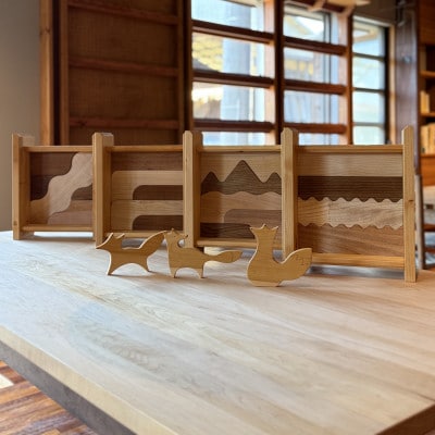 四匹の狐の物語を飾る-民話をモチーフにした飾り台作りワークショップ(1名様)【配送不可地域：離島・沖縄県】【1615923】