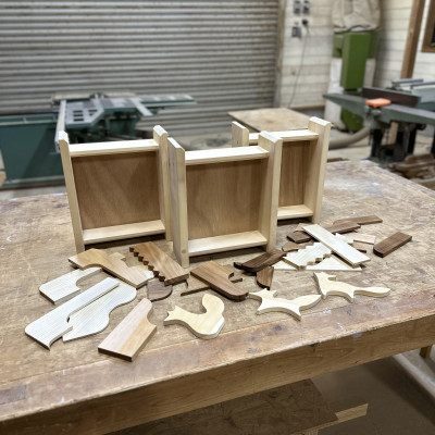 四匹の狐の物語を飾る-民話をモチーフにした飾り台作りワークショップ(4名様)【配送不可地域：離島・沖縄県】【1615969】