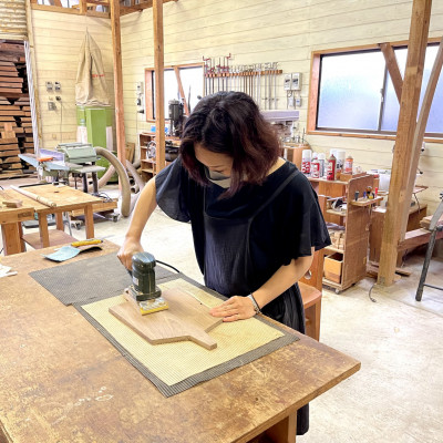 好きな樹種で作るオリジナルのカッティングボードワークショップ(4名様)【配送不可地域：離島・沖縄県】【1608546】