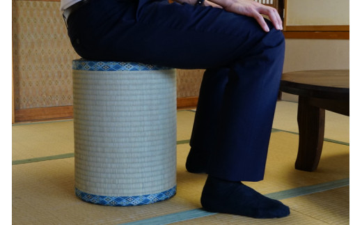 畳職人が作る畳椅子 高さ40cm 古河市 ※着日指定不可 | 畳 たたみ タタミ 畳椅子 いす イス 手作り 職人 インテリア 家具 和風 イグサ いぐさ リサイクル 手軽 軽い 簡単 腰掛 ギフト 贈答 プレゼント お祝 記念品 ご褒美_EA04