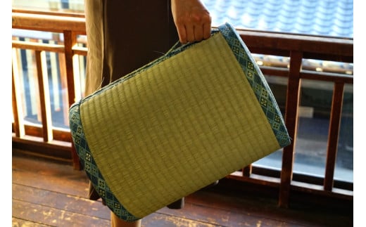 畳職人が作る畳椅子 高さ40cm 古河市 ※着日指定不可 | 畳 たたみ タタミ 畳椅子 いす イス 手作り 職人 インテリア 家具 和風 イグサ いぐさ リサイクル 手軽 軽い 簡単 腰掛 ギフト 贈答 プレゼント お祝 記念品 ご褒美_EA04