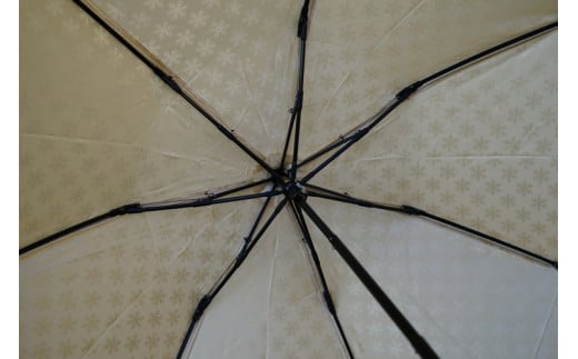 雪華模様の折り畳み傘（サイズ55cm）カラー：ベージュ | 傘 かさ 折りたたみ傘 55センチ 雨具 メンズ レディース 兼用 雪の結晶 ベージュ おしゃれ かわいい 雨 梅雨 贈答 贈り物 プレゼント 父の日 母の日 お中元 お歳暮 御歳暮 茨城県 古河市 _BL03