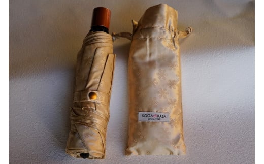 雪華模様の折り畳み傘（サイズ55cm）カラー：ベージュ | 傘 かさ 折りたたみ傘 55センチ 雨具 メンズ レディース 兼用 雪の結晶 ベージュ おしゃれ かわいい 雨 梅雨 贈答 贈り物 プレゼント 父の日 母の日 お中元 お歳暮 御歳暮 茨城県 古河市 _BL03