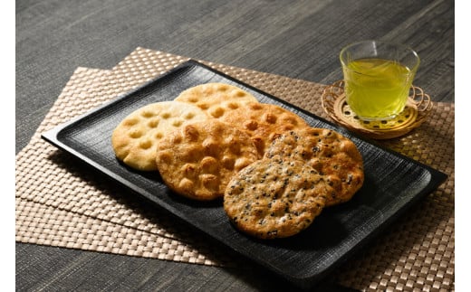 炭火手焼きせんべい組み合わせ（しょうゆ・しお味・ごま）各5枚入り | 煎餅 和菓子 せんべい センベイ 醤油 しょうゆ ゴマ 塩 しお 菓子 おやつ お茶請け 手焼き 手作り 詰合せ 詰め合わせセット 食べ比べ 工場直送 老舗 茨城県 古河市  ギフト 贈答 贈り物 プレゼント お祝 ご褒美 記念日 記念品 景品 _DU06