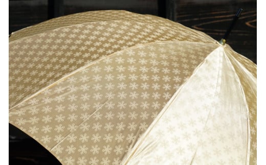 雪華模様のオリジナル傘（サイズ60cm）「もらっても、贈っても喜ばれる傘」カラー：ベージュ | 傘 かさ 60センチ 雨具 メンズ レディース 兼用 雪の結晶 ベージュ おしゃれ かわいい スタイリッシュ 雨 梅雨 贈答 贈り物 プレゼント 父の日 母の日 お中元 お歳暮 御歳暮 茨城県 古河市 _BL07