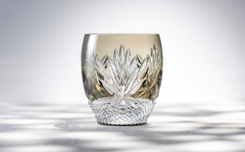 江戸切子 冷酒杯 月下美人 カガミクリスタル T535-2763-BLK |  江戸切子 クリスタルガラス 冷酒杯 日本酒 冷酒 盃 おちょこ お猪口 猪口 グラス 記念日 日本土産 伝統 日本製 プレゼント 贈り物 卒業祝い 就職祝い 記念品 贈答品 父の日 母の日 茨城県 龍ケ崎市