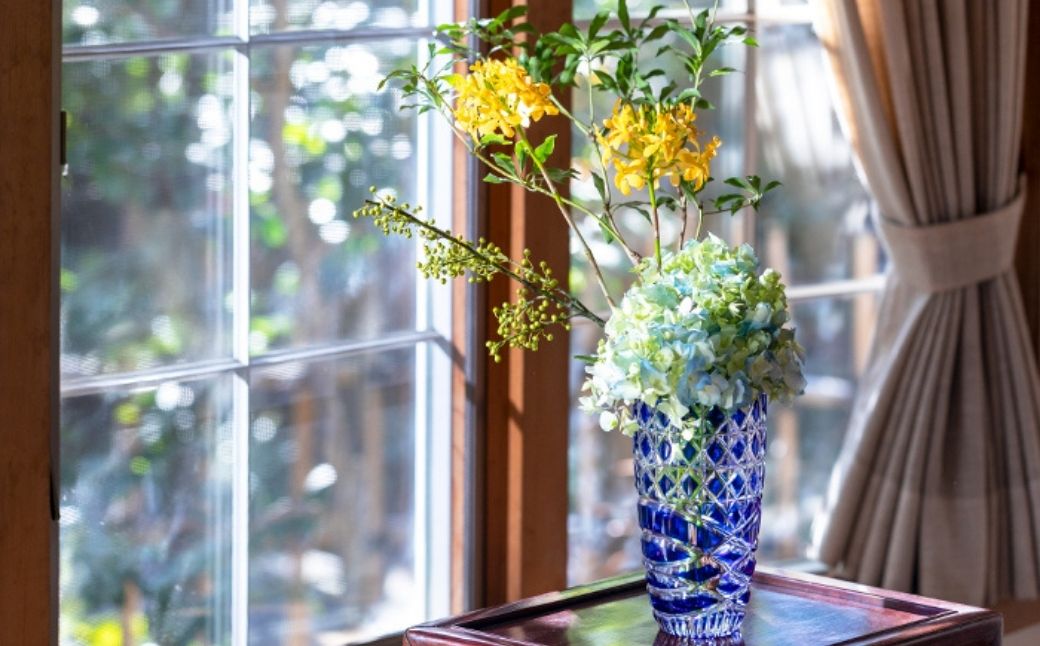 江戸切子 花瓶＜潮騒＞カガミクリスタル F715-3024-CCB |  江戸切子 クリスタルガラス 花瓶 花器 キレイ 上品 お祝い プレゼント 記念日 日本土産 伝統 日本製 プレゼント 贈り物 卒業祝い 就職祝い 記念品 贈答品 父の日 母の日 茨城県 龍ケ崎市