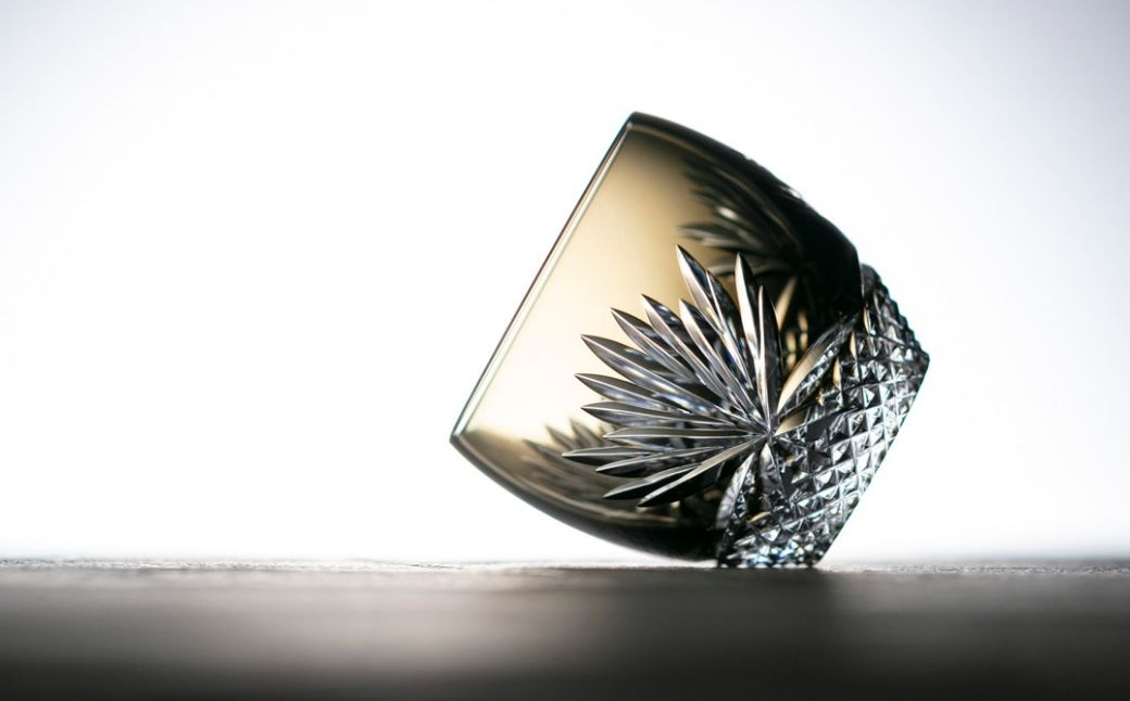 江戸切子 冷酒杯 月下美人 カガミクリスタル T535-2763-BLK |  江戸切子 クリスタルガラス 冷酒杯 日本酒 冷酒 盃 おちょこ お猪口 猪口 グラス 記念日 日本土産 伝統 日本製 プレゼント 贈り物 卒業祝い 就職祝い 記念品 贈答品 父の日 母の日 茨城県 龍ケ崎市