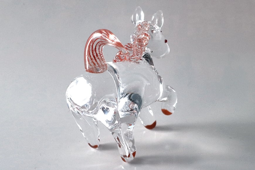 【赤】駆け馬(かけうま) 令和8年 R8 2026年 干支 馬 午 お正月 モチーフ 茨城県 ガラス 置物 赤 黒 白 ガラス工房 神魂 笠間市 CW-067-01