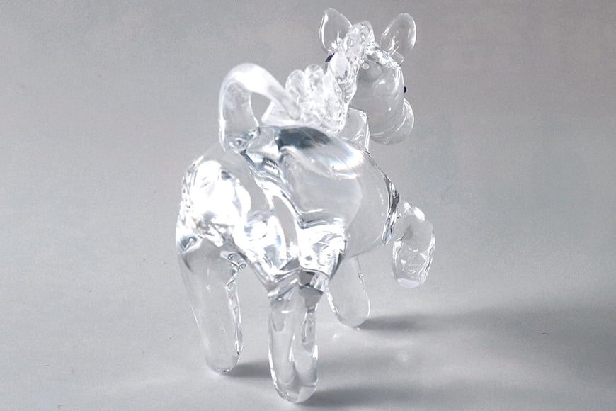 【白】駆け馬(かけうま) 令和8年 R8 2026年 干支 馬 午 お正月 モチーフ 茨城県 ガラス 置物 赤 黒 白 ガラス工房 神魂 笠間市 CW-067-03