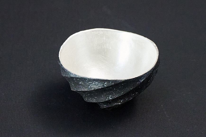 陶芸家 「沖 誠」作 炭化銀彩 ぐい呑 箱付【笠間焼】 FM-005