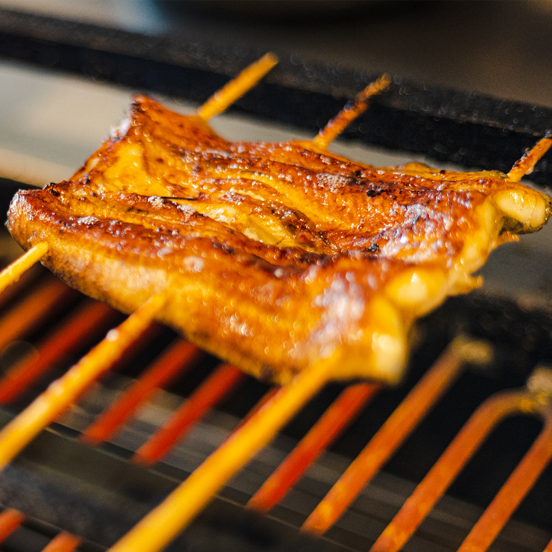 【 麻布しき 】国産 鰻 蒲焼 × 3尾 うなぎ ウナギ 冷凍 おいしい 蒲焼き かばやき たれ焼き 土用 丑の日 無頭 タレ 山椒 付 縁起 敬老の日 名店 老舗 