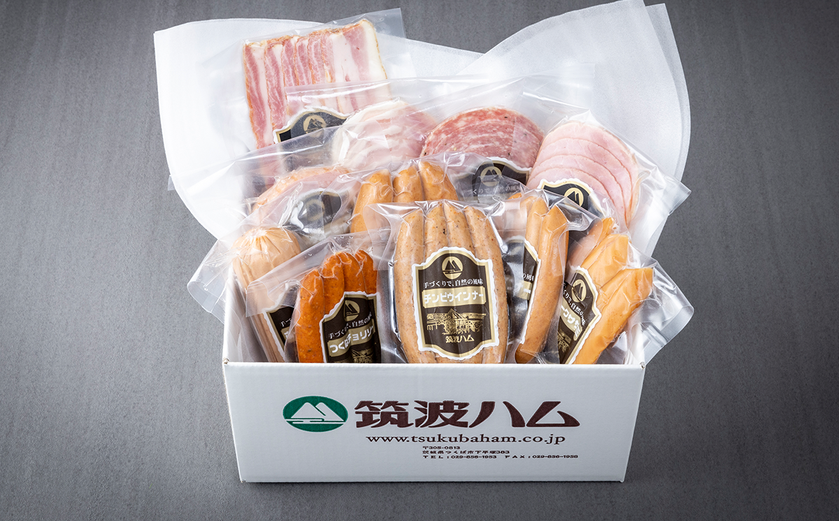 筑波ハム 手づくり ハムスライス ・ ソーセージ ・ べーコンとスモークササミのバラエティセット11品【 豚肉 豚 ぶた肉 ポーク チョリソー ステーキ 茨城県産 国産 つくば市 酒のつまみ 詰め合わせ お中元 お歳暮 】