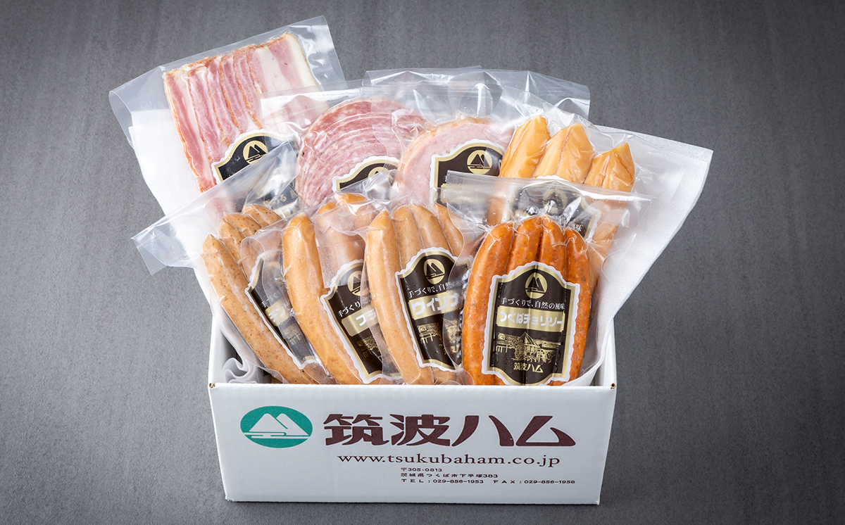 筑波ハム 手づくり べーコン ・ ソーセージとスモークササミのバラエティセット8品 ＜離島・沖縄配送不可＞【 豚肉 豚 ぶた肉 ポーク チョリソー ステーキ 茨城県産 国産 つくば市 酒のつまみ 詰め合わせ お中元 お歳暮 】