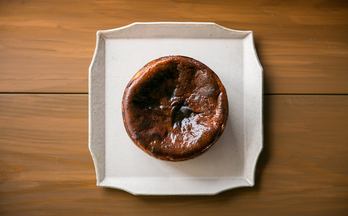 アマイオトのチーズケーキ 食べ比べセット（ホワイト生チーズケーキ、ブラウンバスクチーズケーキ）【 チーズケーキ チーズ ケーキ 生クリーム 生チーズケーキ スイーツ ギフト 贈答 ギフト バレンタイン ホワイトデー プレゼント お歳暮 お中元 ご褒美 デザート お取り寄せ 茨城県 つくば市 】