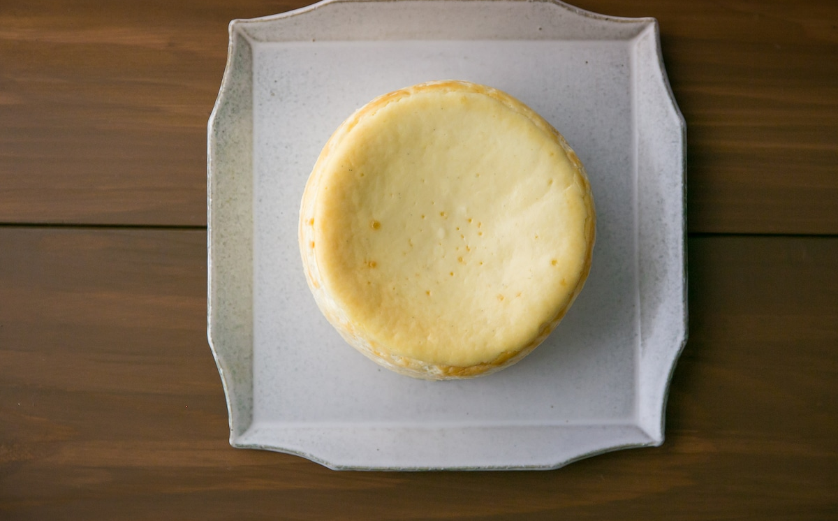 アマイオトのチーズケーキ 食べ比べセット（ホワイト生チーズケーキ、ブラウンバスクチーズケーキ）【 チーズケーキ チーズ ケーキ 生クリーム 生チーズケーキ スイーツ ギフト 贈答 ギフト バレンタイン ホワイトデー プレゼント お歳暮 お中元 ご褒美 デザート お取り寄せ 茨城県 つくば市 】