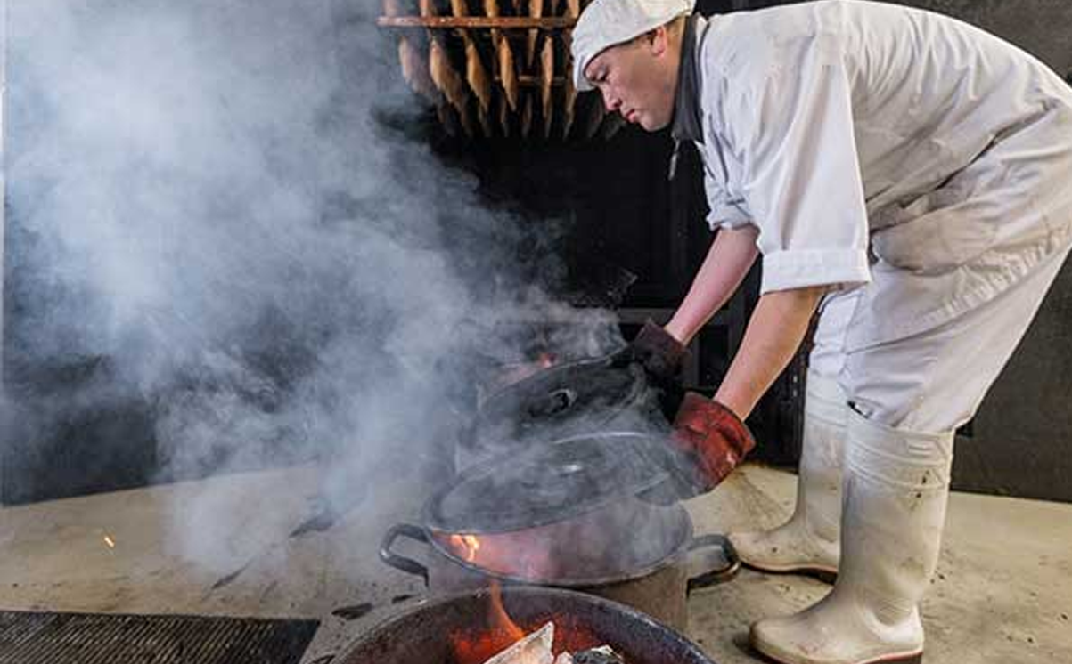 【筑波ハム】炭火で仕上げる ポークソーセージステーキ 120g×4パック ＜離島・沖縄配送不可＞【 豚肉 豚 ぶた肉 茨城県 つくば市 ポーク 酒のつまみ 】