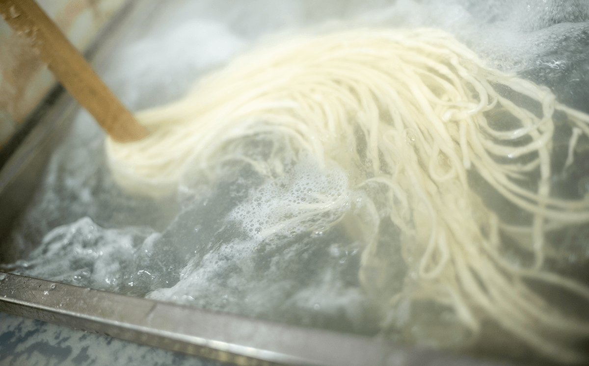 やまびこ弁天の「大人気カレーのおうどん２種セット」 2セット【 うどん カレーうどん 牛すじうどん カレー 牛すじ 京うどん 関西うどん 冷凍 冷凍うどん 茨城県 つくば市 】