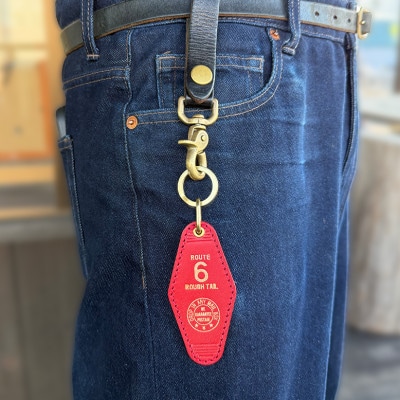 ラフテール【栃木レザー製牛革使用　モーテルキーホルダー】レッド×ブラス【1712385】