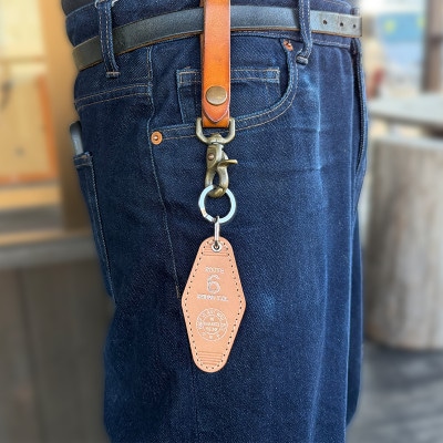 ラフテール【栃木レザー製牛革使用　モーテルキーホルダー】ナチュラル×シルバー【1712378】