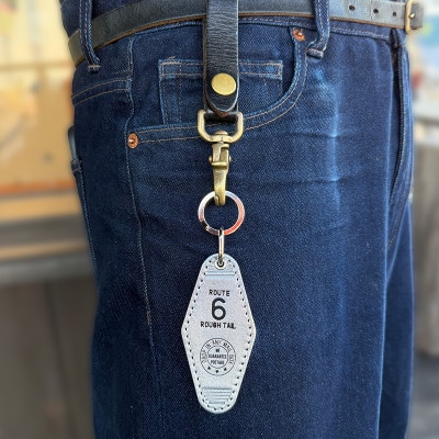 ラフテール【栃木レザー製牛革使用　モーテルキーホルダー】シルバー×ブラック【1712381】