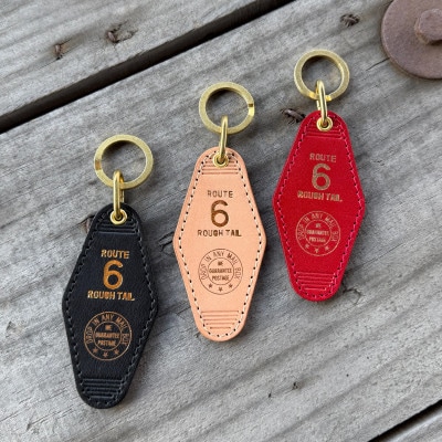 ラフテール【栃木レザー製牛革使用　モーテルキーホルダー】レッド×ブラス【1712385】