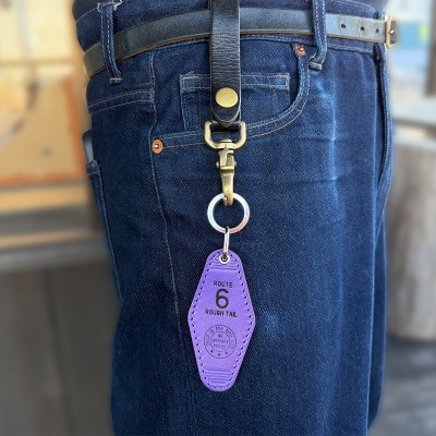 ラフテール【栃木レザー製牛革使用　モーテルキーホルダー】パープル×ブラック【1712380】