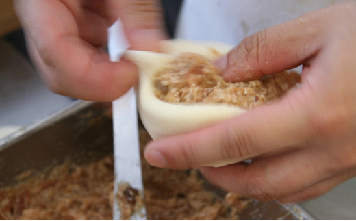 人気の肉まんと餡子 4種類のあんまんが贅沢に入ったハーフ＆ハーフ