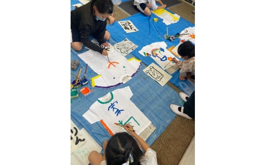 熊谷雲炎によるワークショップ（古代文字をTシャツに書く体験）書道 筆 体験 茨城県 守谷市