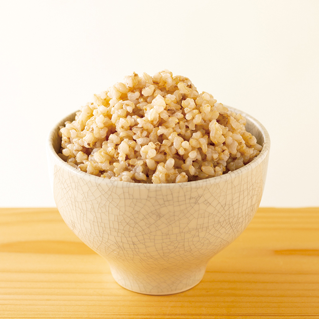 【 国産 玄米 】すぐに食べられるもち麦入り 玄米 ごはん （ 200g × 3パック ） お米と暮らし レトルトパック 常温 保存品 もち麦 [EB02-NT]