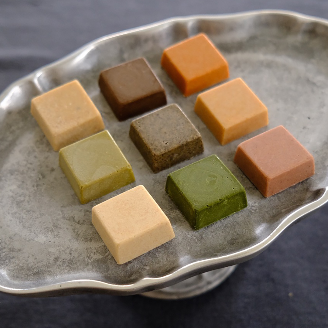 ショコラソレイユ 18個入 （味9種×2個） チョコレート チョコ スイーツ デザート 高級 ギフト 贈り物 お礼 プレゼント 手土産 お菓子 [DJ04-NT]