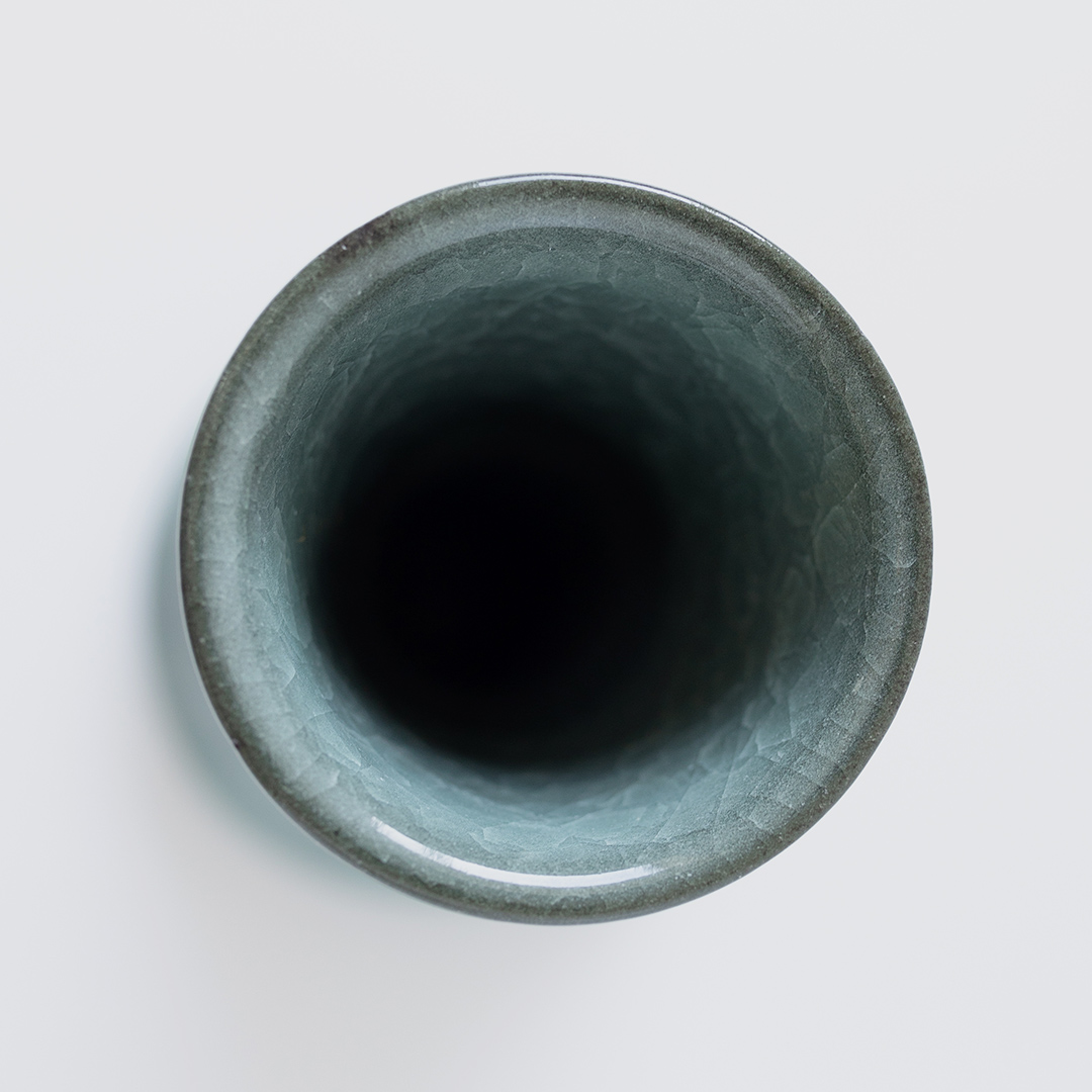 【氷裂貫入青瓷】花器 （小野寺裕司 作） 径6.2cm×高さ21cm | 花 花瓶 陶器 陶芸 インテリア  [EW31-NT]