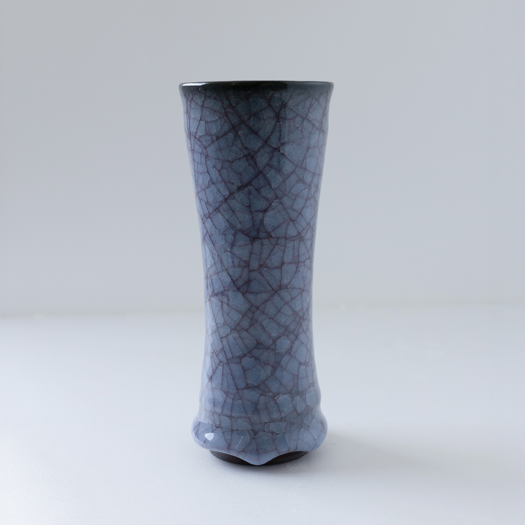 【氷裂貫入青瓷】花器 （小野寺裕司 作） 径8.4cm×高さ21.4cm | 花 花瓶 陶器 陶芸 インテリア  [EW33-NT]